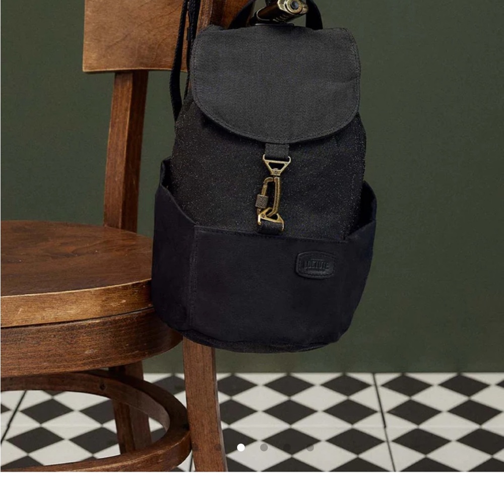 LOCTOTE BACKPACK.
